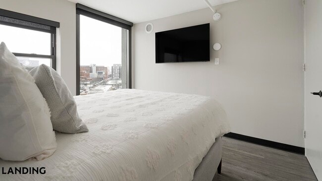 Photo - 1922 W Ogden Ave Unit 909