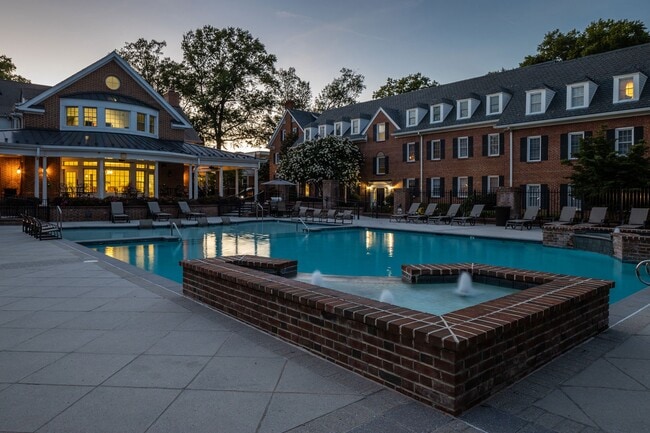 Malvern Manor apartment pool Richmond VA - Malvern Manor Apartments