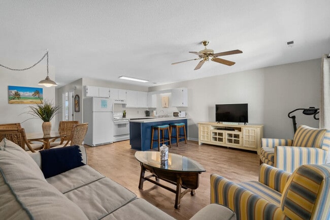 Building Photo - 76 S Reindeer Rd Unit ID1329032P