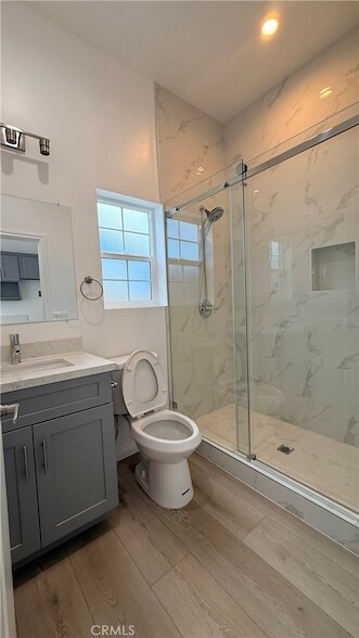 Photo - 656 E I St