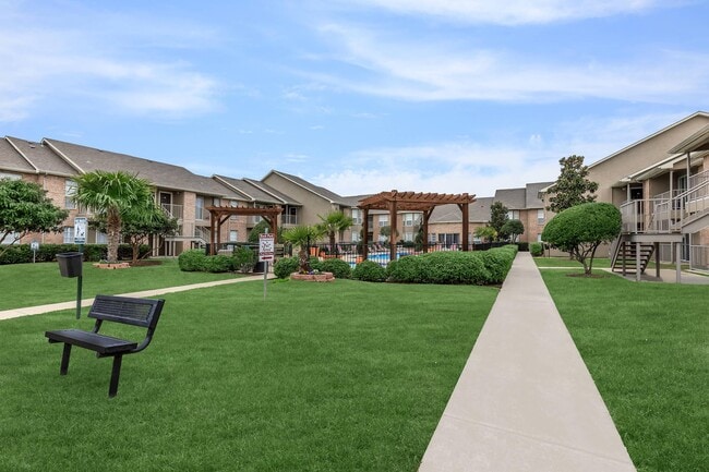 Courtyard - Country Place