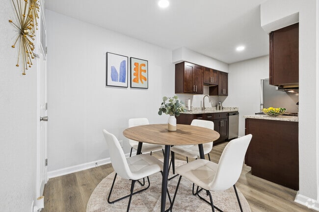 1BR, 1BA - 775SF - Dining Room - Stonebrook Gated Community
