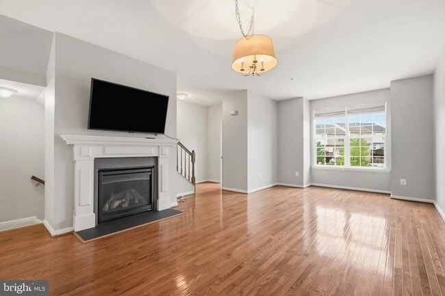 Photo - 677 Tivoli Rd