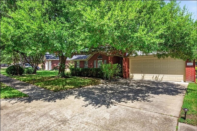 Photo - 1402 Club Chase Dr