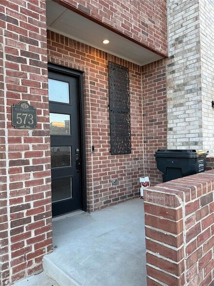 Photo - 575 S Fretz Ave