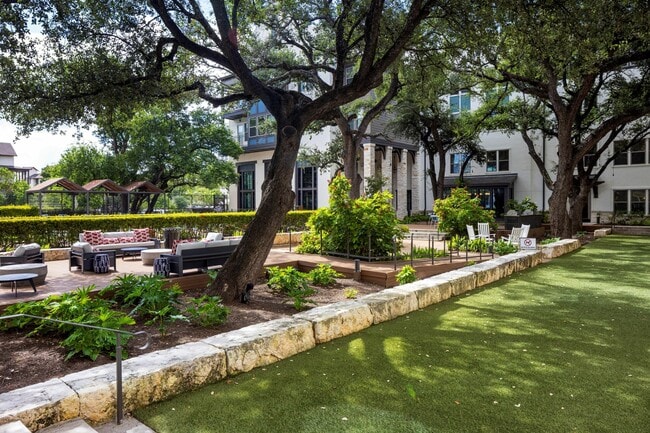 Lakeline_amenity_bocce ball - AMLI Lakeline