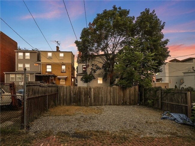 Photo - 715 N Beatty St