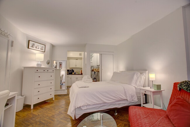 Bedroom - 64 W 82nd St