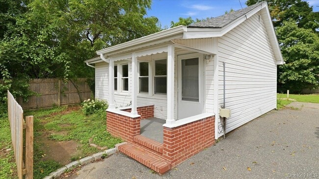 Photo - 455 Moriches Rd