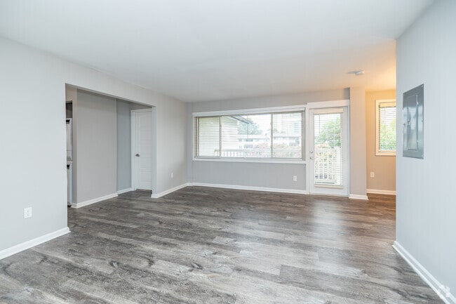 3BR, 2BA - 1,175SF - Living Room - The Alante in Alexandria