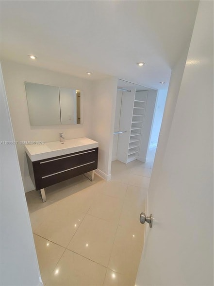 Photo - 3301 N Country Club Dr Unit 811