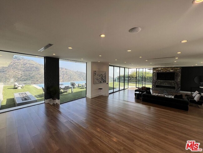 Photo - 2110 Hercules Dr
