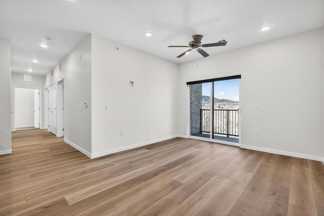 Photo - 983 W State St