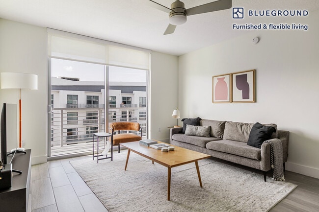 Building Photo - 1000 NW 7th St Unit FL7-ID152