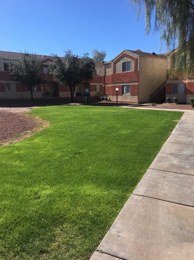 Photo - Saguaro Gardens