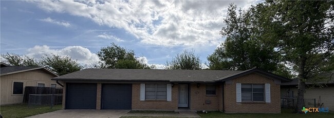 Building Photo - 1804 Clarawood Dr