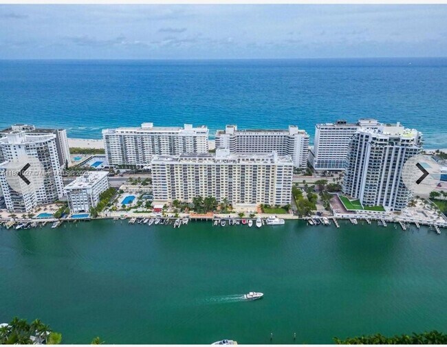 Building Photo - 5600 Collins Ave Unit 14K