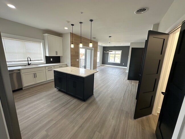 Townhome 2BR 2.5 BA - Gala Apartments & Townhomes