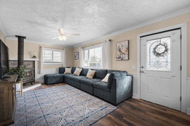 Building Photo - 428 Edwards Ave Unit ID1249885P