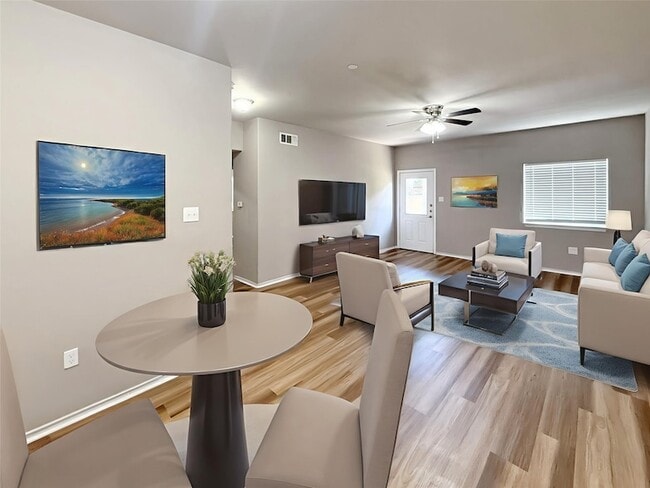 Photo - 512 E Hazelwood St