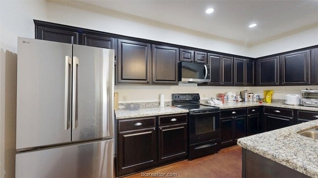 Photo - 413 Hayes Ln