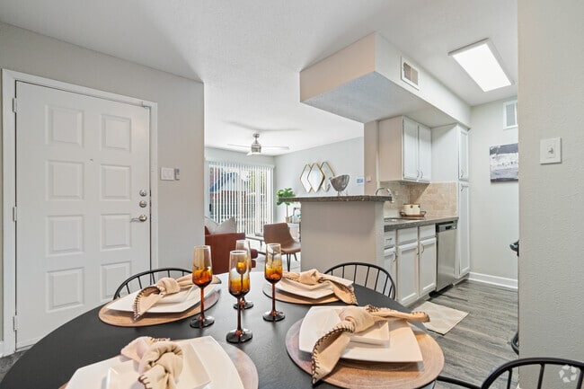 1BR, 1BA- 560SF - Dining Area - Monarch Medical Center