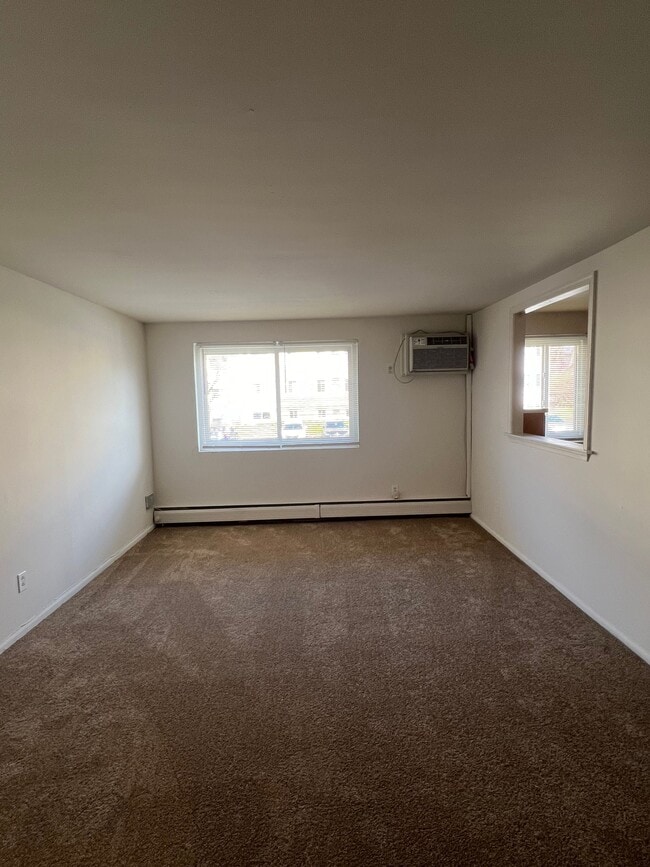 Living Room - Arrowhead Court Apartments