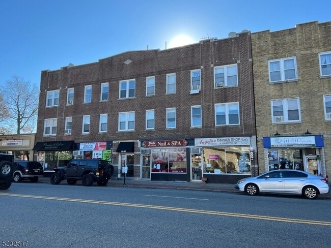 Building Photo - 412-416 Bloomfield Ave Unit 22