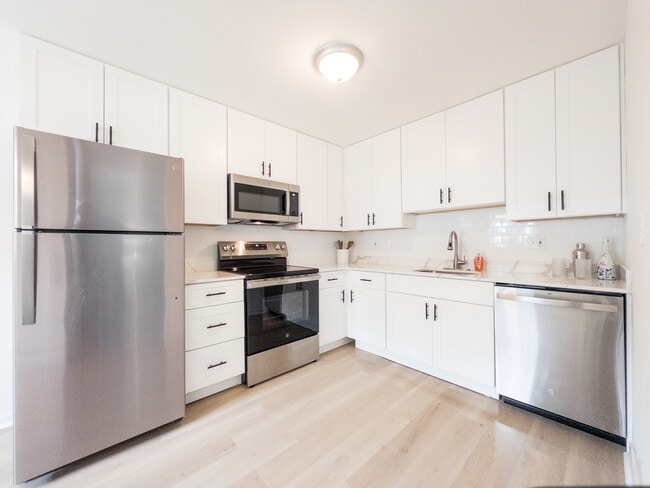 Building Photo - College Arms Apartments