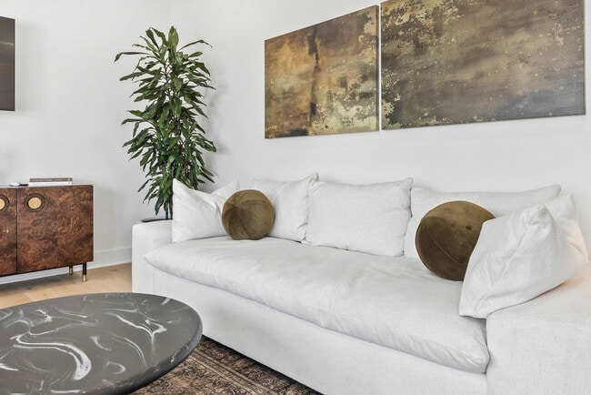 Photo - 346 Peters St SW Unit FL3-ID1058872P