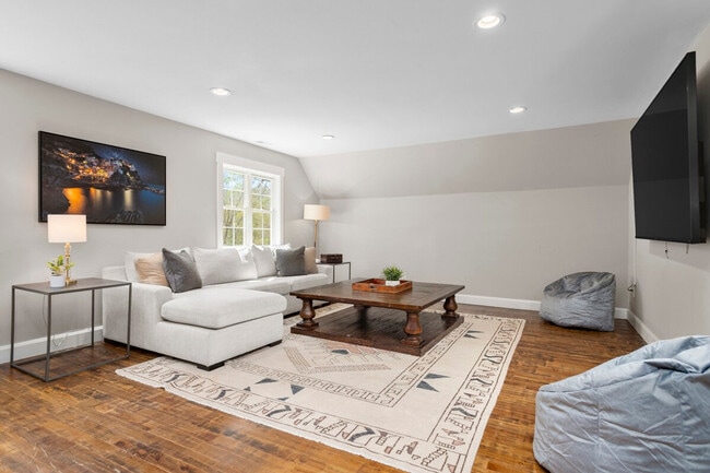 Building Photo - 182 White Oak Gap Rd Unit SI ID1590585P