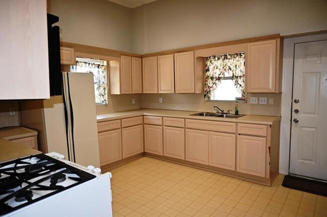 Photo - 419 S Avenue C Ave