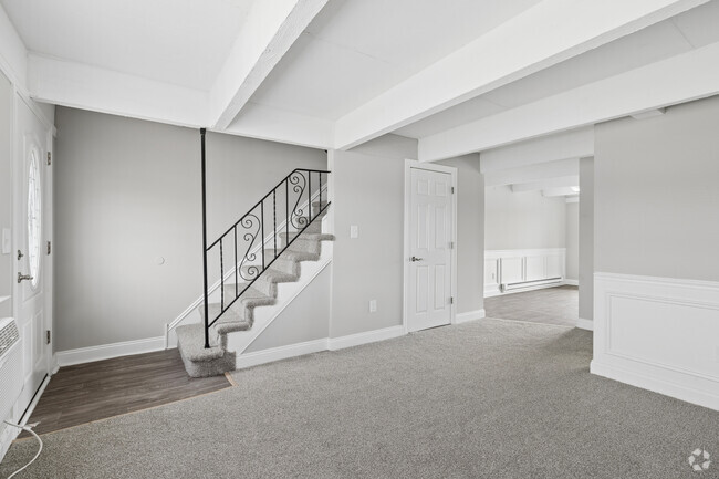 2BR, 1.5BA - 950SF - Living Room - Universe at Mariners Cove