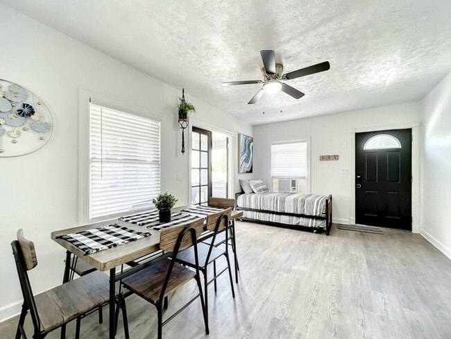 Building Photo - 1829 Hollenbeck Dr Unit ID1094230P