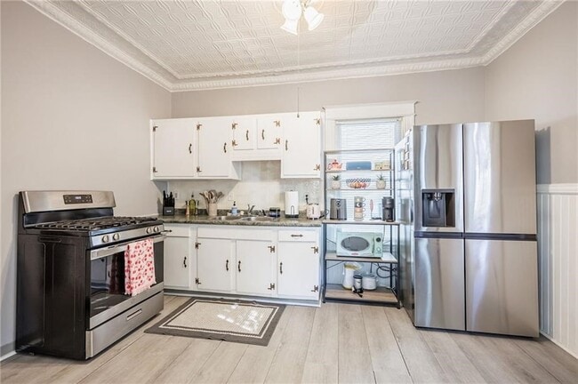 Photo - 890 S Goodman St