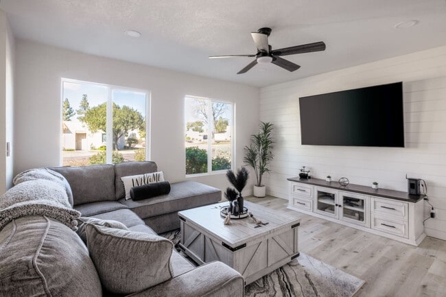 Building Photo - 5903 N 83rd St Unit ID1309635P