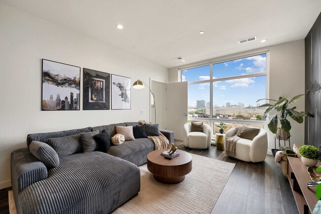 Building Photo - 1122 W Chicago Ave Unit SI ID1244961P