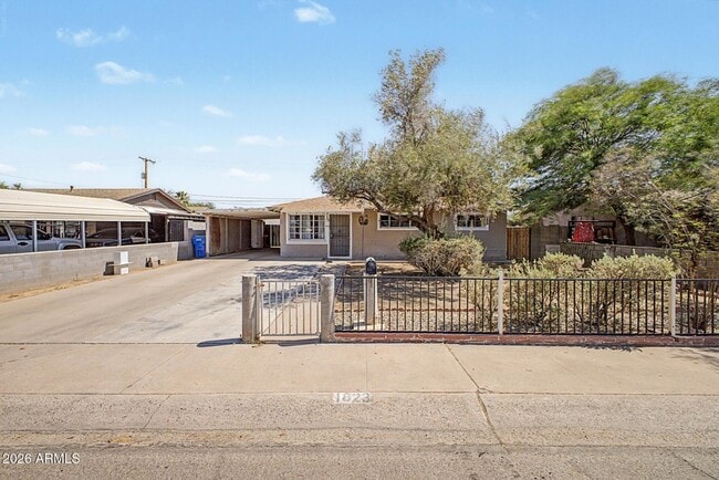 Photo - 1823 E Sunland Ave