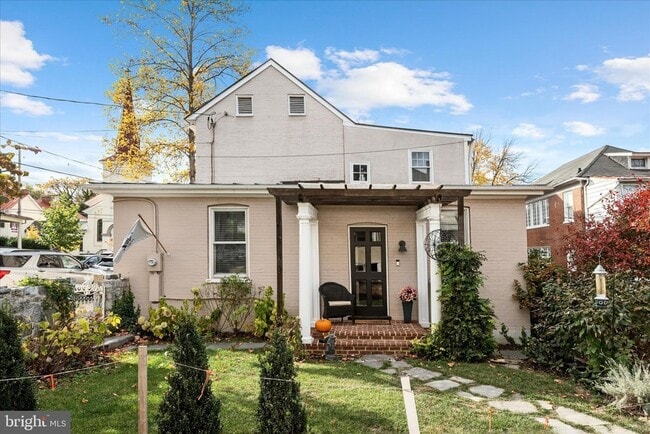 Building Photo - 6 E Cecil St