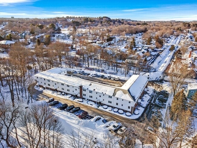 Building Photo - 6 Venice St Unit B3