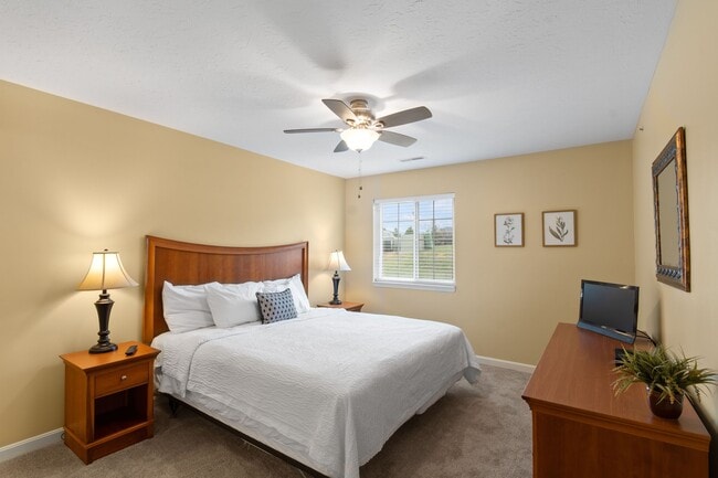 Deluxe Furnished Unit - Valley View Furnished Condos