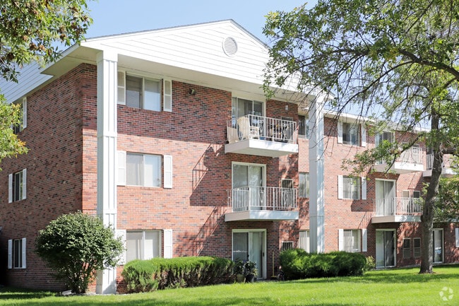 Building Photo - Colonial Heights