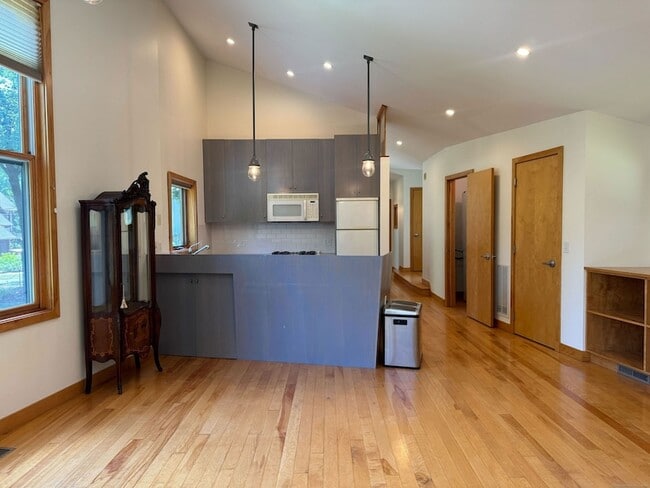 Photo - 283 Ogden St