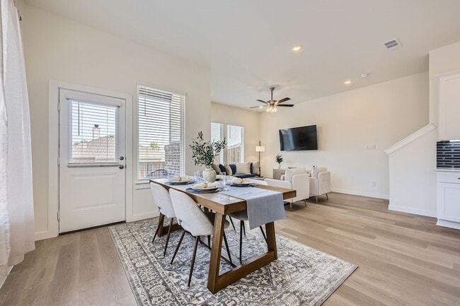 Photo - 201 Lily Pad Dr