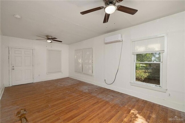 Photo - 221 W 14th St