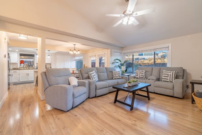 Building Photo - 6511 Enchanted Valley Dr Unit SI ID1250761P