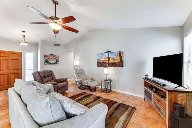 Building Photo - 4401 E Stanford Ave Unit SI ID1545846P