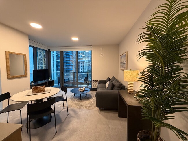 Photo - 121 NE 5th St Unit SI FL19-ID1505777P