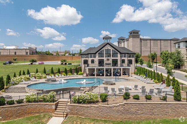 Building Photo - West Edge