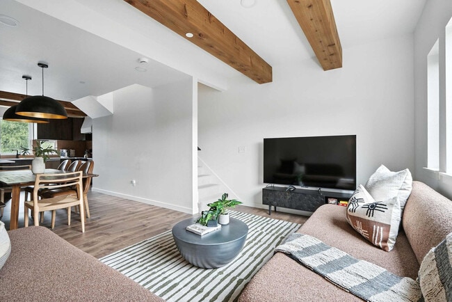 Building Photo - 925 NE 23rd Ave Unit ID1309839P